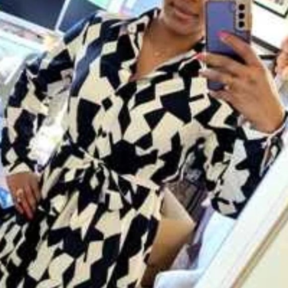 Black & white Geometric Pattern Belted Shirt Dress - Picture 6 of 9